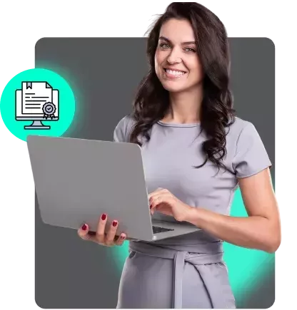 mujer sonriendo con laptop